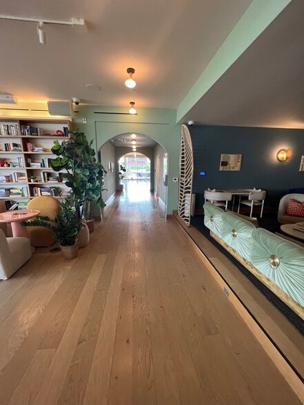 More Photos Of 8550-8594 Santa Monica Blvd, West Hollywood General Retail For Lease