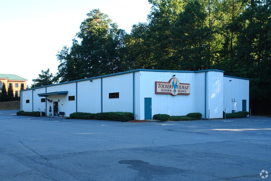 Primary Photo Of 10400 D Alpharetta St, Roswell Flex For Lease