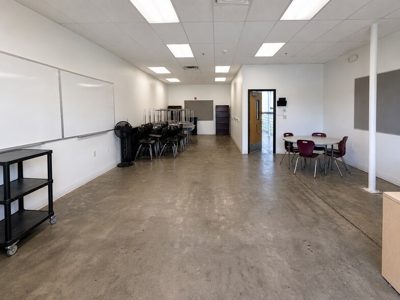 More Photos Of 1905 Mountain Rd NW, Albuquerque Schools For Lease