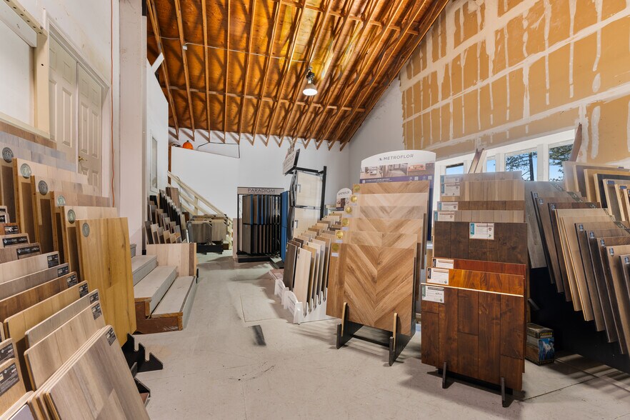 More Photos Of 807 S Auburn St, Grass Valley Showroom For Sale