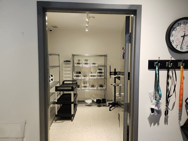 More Photos Of 7220 Fairmount Dr SE, Calgary Storefront Retail Office For Lease