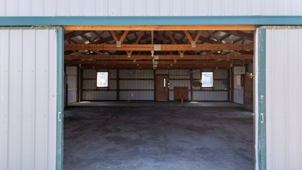 More Photos Of 9101 NW 31st St, Terrebonne Specialty For Sale