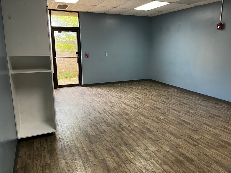 More Photos Of 7600 Woodrow Ave, Austin Schools For Lease