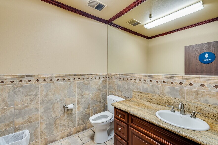 More Photos Of 14291 Commerce Dr, Garden Grove Manufacturing For Sale