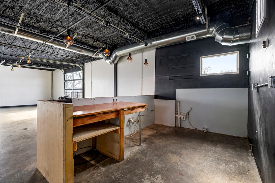 More Photos Of 216 E Poplar St, Rogers Loft Creative Space For Lease