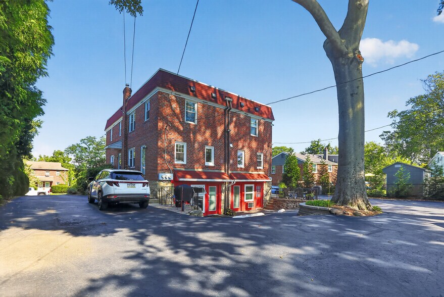 More Photos Of 3554-3556 Woodcrest Ave, Newtown Square Apartments For Sale