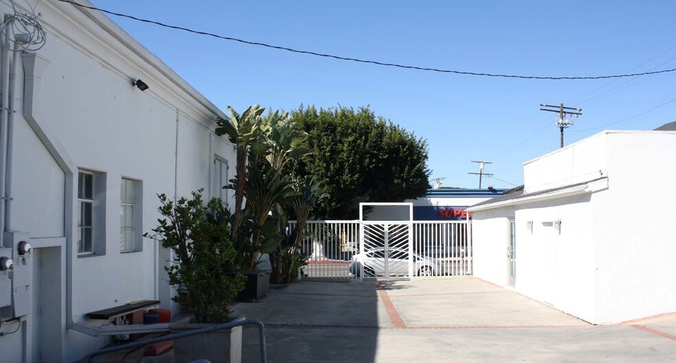 More Photos Of 8069-8071 Beverly Blvd, Los Angeles Storefront For Lease