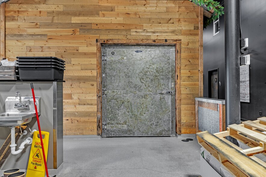 More Photos Of 620 Sundial Dr, Waite Park Freestanding For Lease