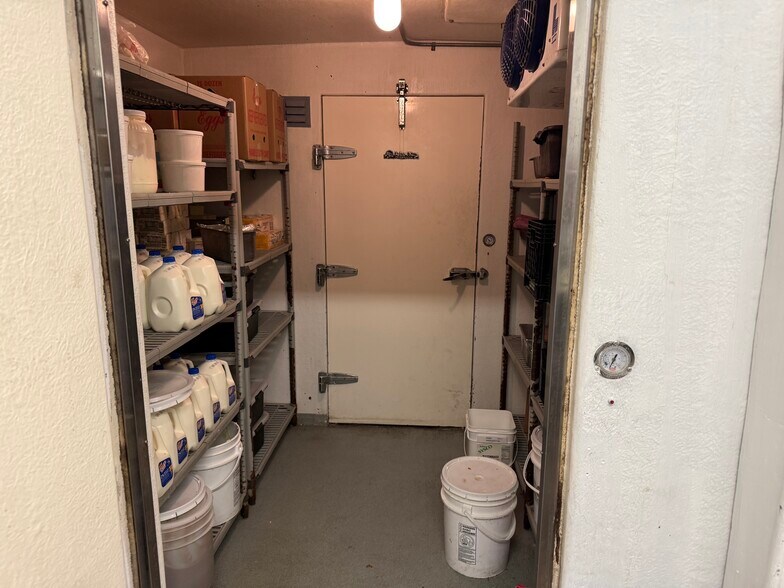 More Photos Of 704 Janette Dr, Vandalia Restaurant For Lease
