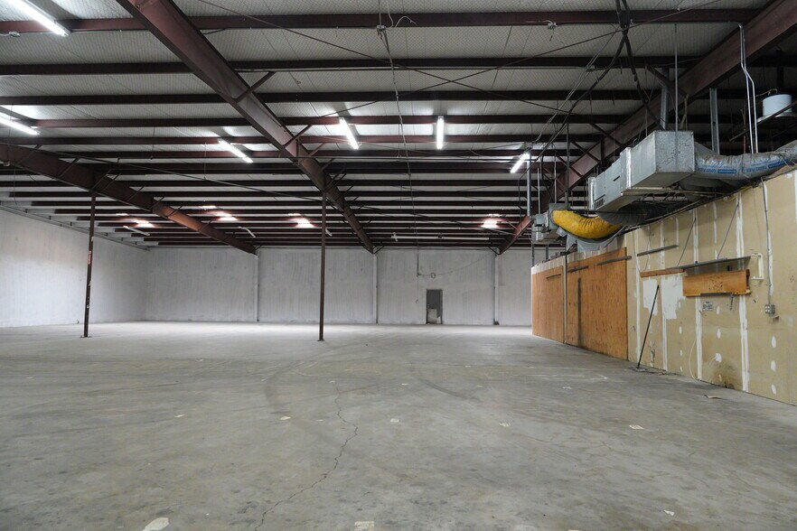 More Photos Of 501 Industrial Dr, Richardson Warehouse For Lease