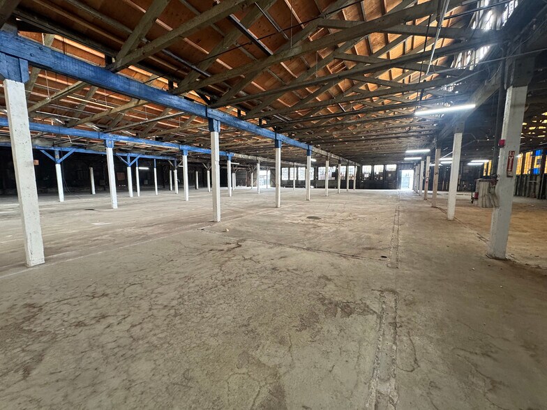 More Photos Of 3954 Whiteside St, Los Angeles Warehouse For Lease