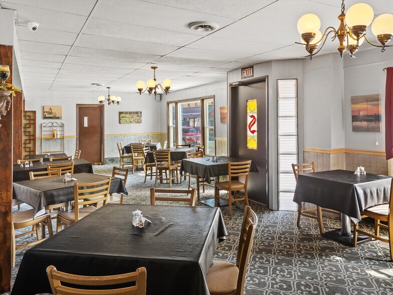 More Photos Of 201 Steele St, Algoma Hotel For Sale