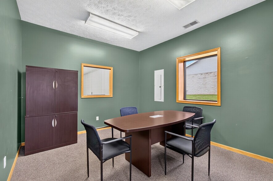 More Photos Of 5240 Cleveland Ave, Wooster Flex For Sale
