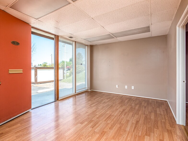 More Photos Of 3200 S Fairway St, Visalia Office For Lease