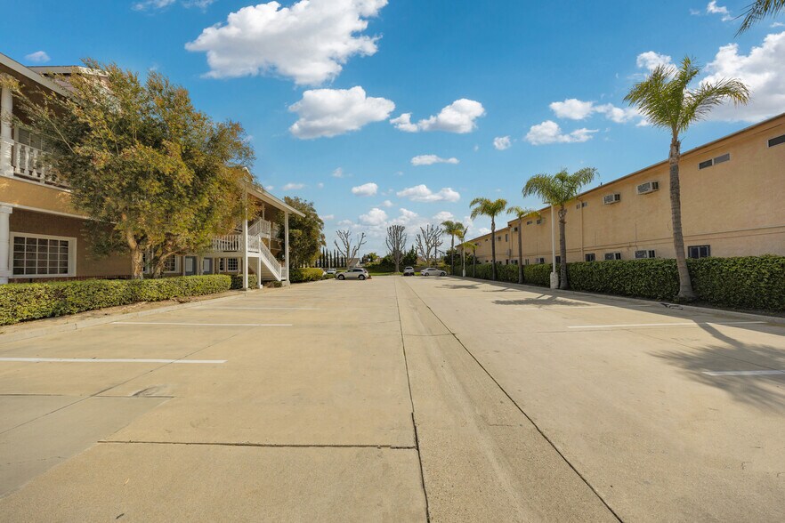 More Photos Of 408 S Beach Blvd, Anaheim Medical For Sale