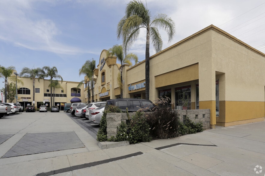 More Photos Of 5724-5742 E Olympic Blvd, Commerce Unknown For Lease