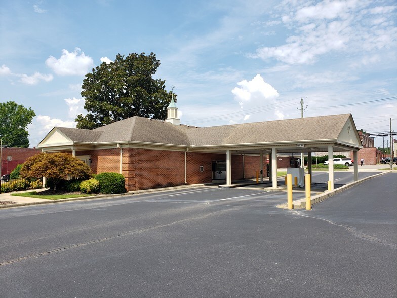 More Photos Of 201 Monroe St, Carthage Bank For Lease