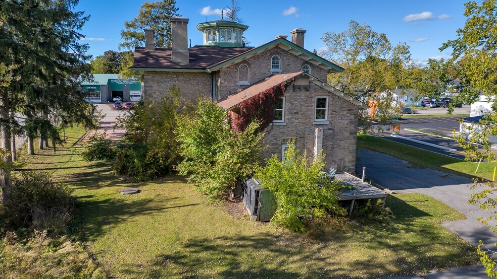 More Photos Of 389 King St E, Gananoque Office For Sale