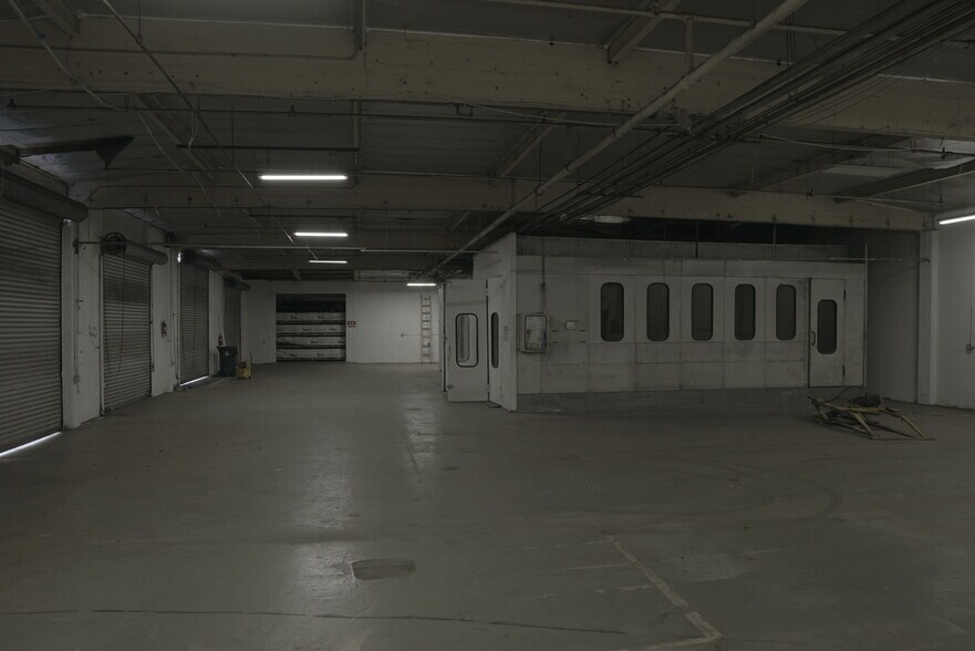 More Photos Of 115-117 N Standard Ave, Santa Ana Warehouse For Lease