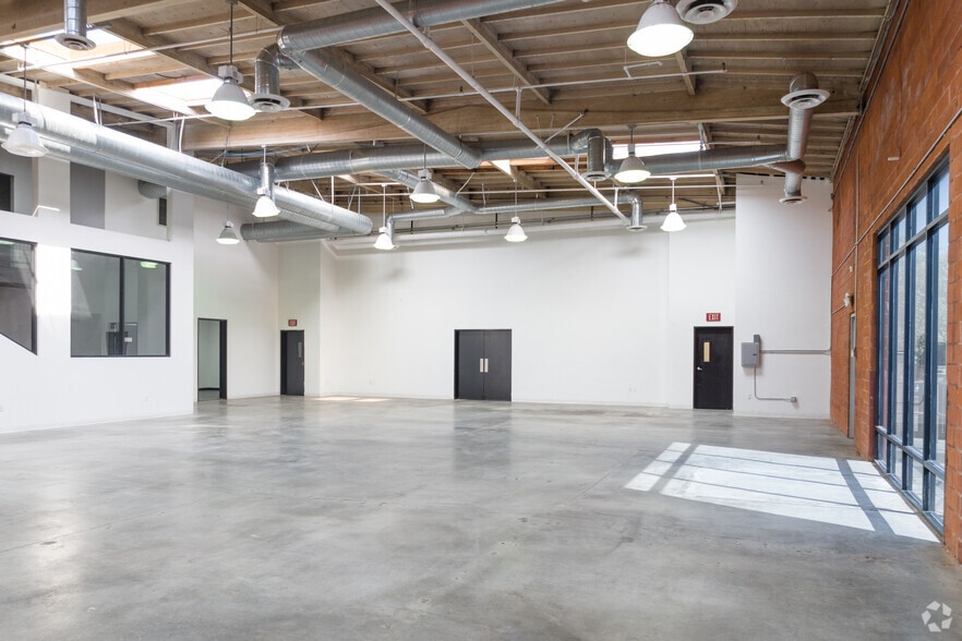 More Photos Of 151-153 W Rosecrans Ave, Gardena Warehouse For Lease