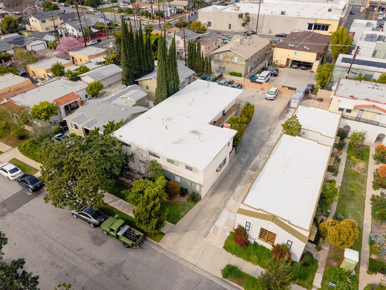 More Photos Of 2233 Addison Way, Los Angeles Apartments For Sale