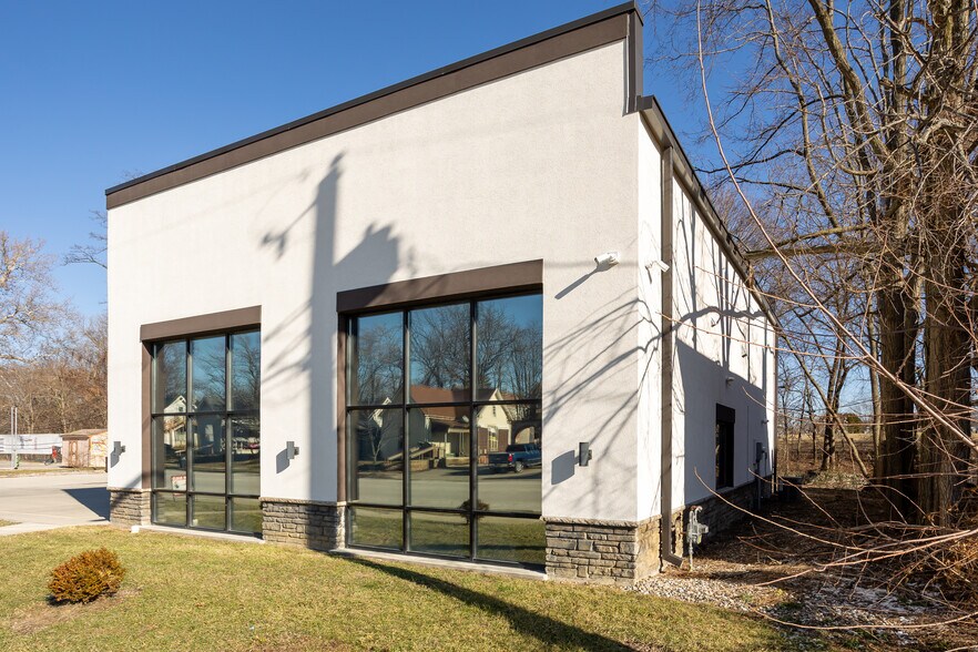 More Photos Of 453 N Jackson St, Frankfort Auto Dealership For Sale