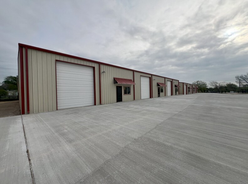 More Photos Of 12710 Rendon Rd, Burleson Warehouse For Lease