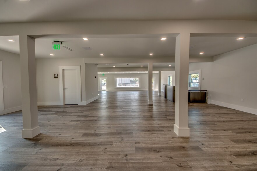 More Photos Of 3015 Tamiami Trl E, Naples Storefront Retail Office For Sale