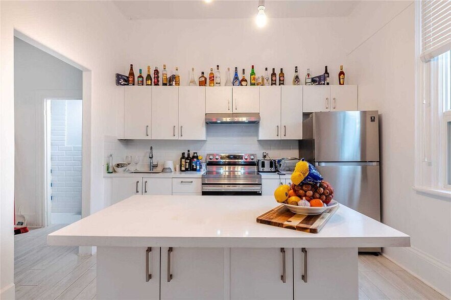 More Photos Of 59-61 Mary St, Barrie Apartments For Lease