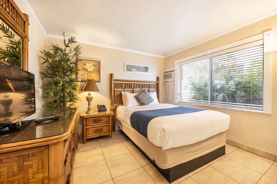 More Photos Of 2648 NE 32nd St, Fort Lauderdale Hotel For Sale