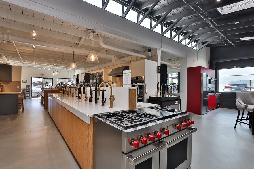 More Photos Of 118 S Cedros Ave, Solana Beach Storefront For Sale