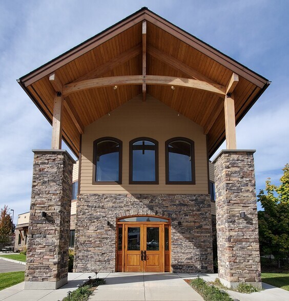 More Photos Of 3875 N Schreiber Way, Coeur d'Alene Warehouse For Sale