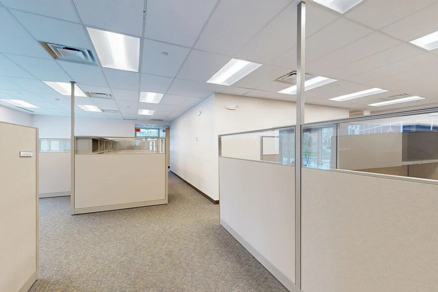 Primary Photo Of 572 S Salina St, Syracuse Medical For Sale