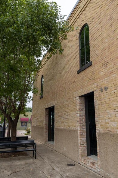 More Photos Of 117 East St, Hutto Loft Creative Space For Sale