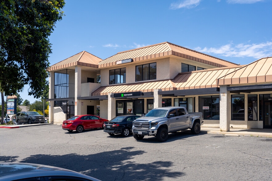 More Photos Of 1717 E Vista Way, Vista Freestanding For Sale