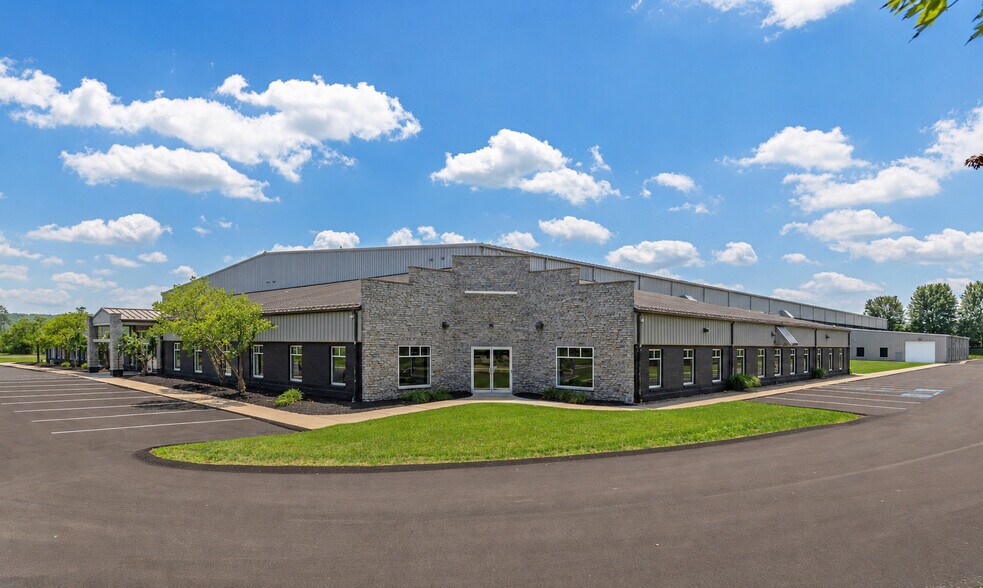 More Photos Of 220 S Noah Dr, Saxonburg Distribution For Lease
