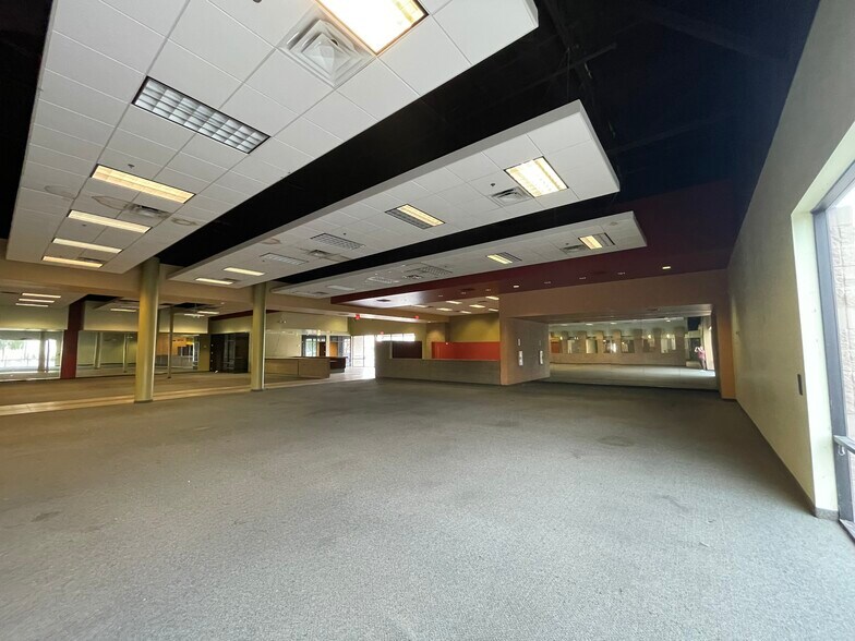 More Photos Of 7759 W Bell Rd, Peoria Storefront For Lease