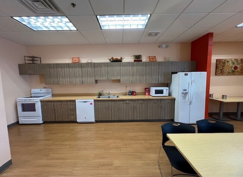 More Photos Of 1150 McConnell Rd, Woodstock Warehouse For Lease