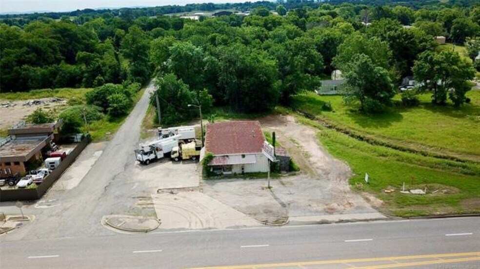 More Photos Of 909 S Garfield Ave, Kiowa Convenience Store For Sale