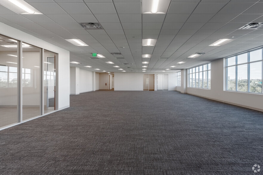 More Photos Of 19122 N US Highway 281, San Antonio Office For Lease