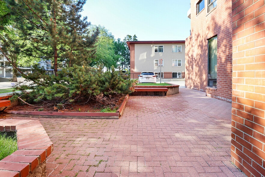 More Photos Of 11503 100th Ave NW, Edmonton Apartments For Sale