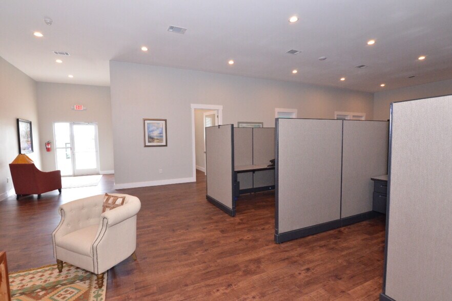 More Photos Of 2440 US 290, Dripping Springs Storefront Retail Office For Lease