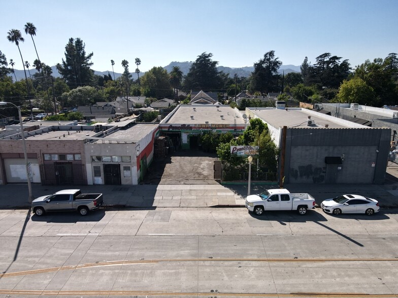 Primary Photo Of 2065 N Fair Oaks Blvd, Pasadena Warehouse For Sale