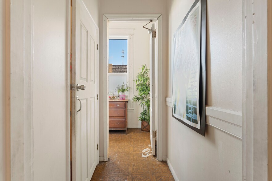 More Photos Of 106 W Oak St, Arcadia Storefront For Sale