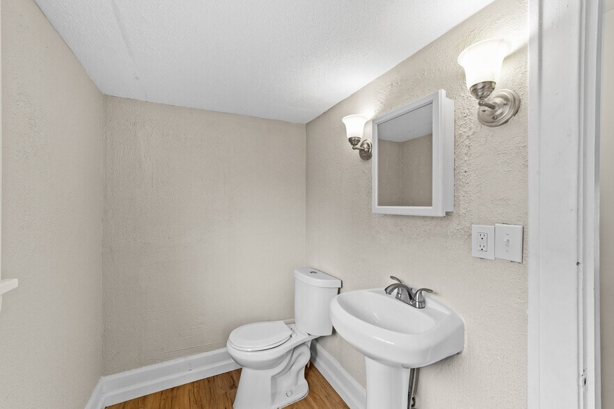 More Photos Of 579 Broadway Ave, Bedford Apartments For Sale