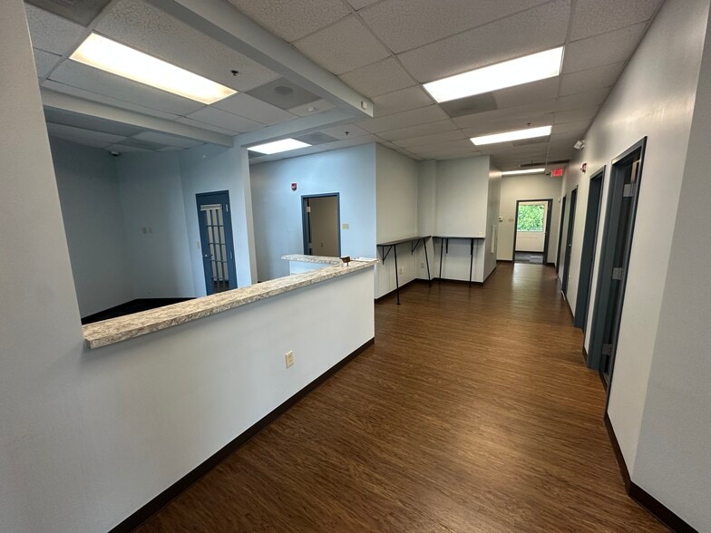 More Photos Of 7752-7756 Gateway Ln, Concord Medical For Lease