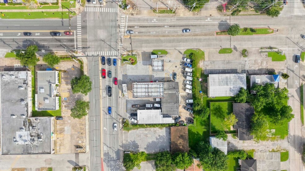 More Photos Of 101 S Friendswood Dr, Friendswood General Retail For Sale
