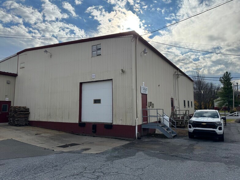 More Photos Of 72 W Main St, Reinholds Warehouse For Lease