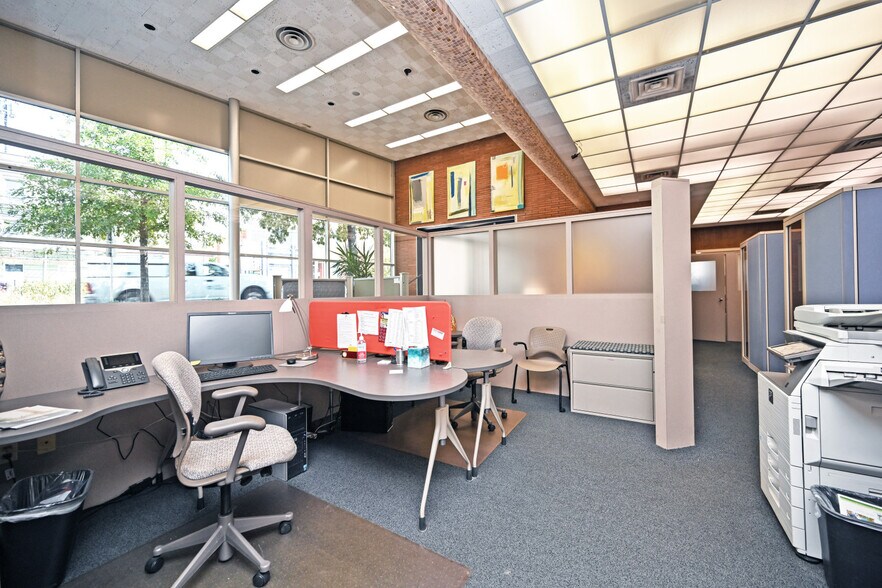 More Photos Of 1440 Main St, Cincinnati Office For Sale