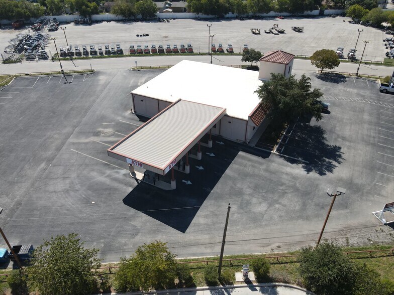 More Photos Of 420 N Weidner Rd, San Antonio Bank For Sale